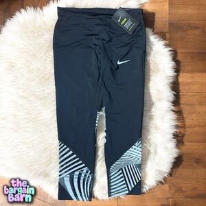 Nike Women’s NWT Epic Lux Crop Black Athletic Running Workout Leggings (Small)
